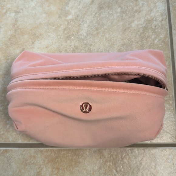 Feeling Ready Velour Pouch 3.5 L - Picture 1 of 6